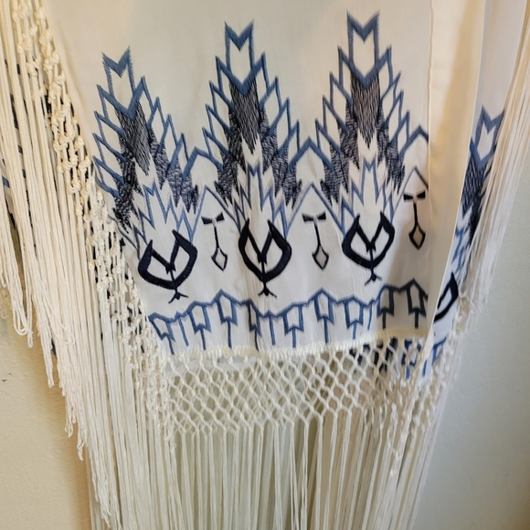 V Cristina White and Navy Kimono - Picture 3 of 8